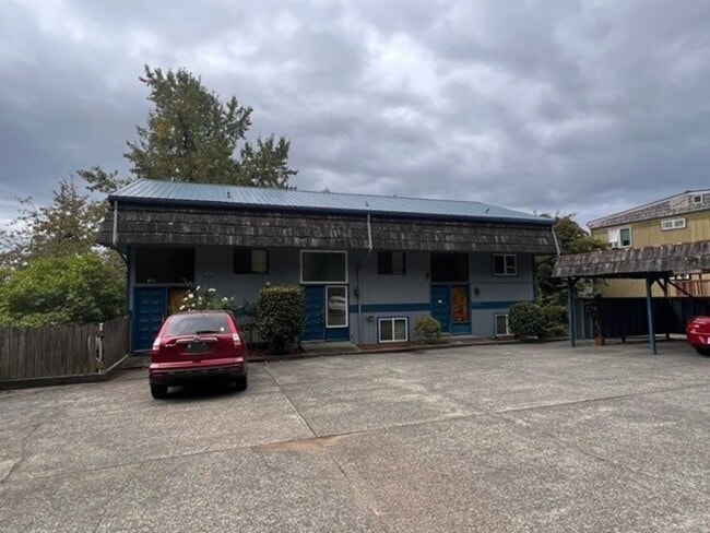 Building Photo - r214b