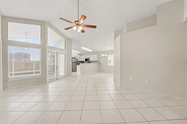 Building Photo - 204 Kingshill Ct SE