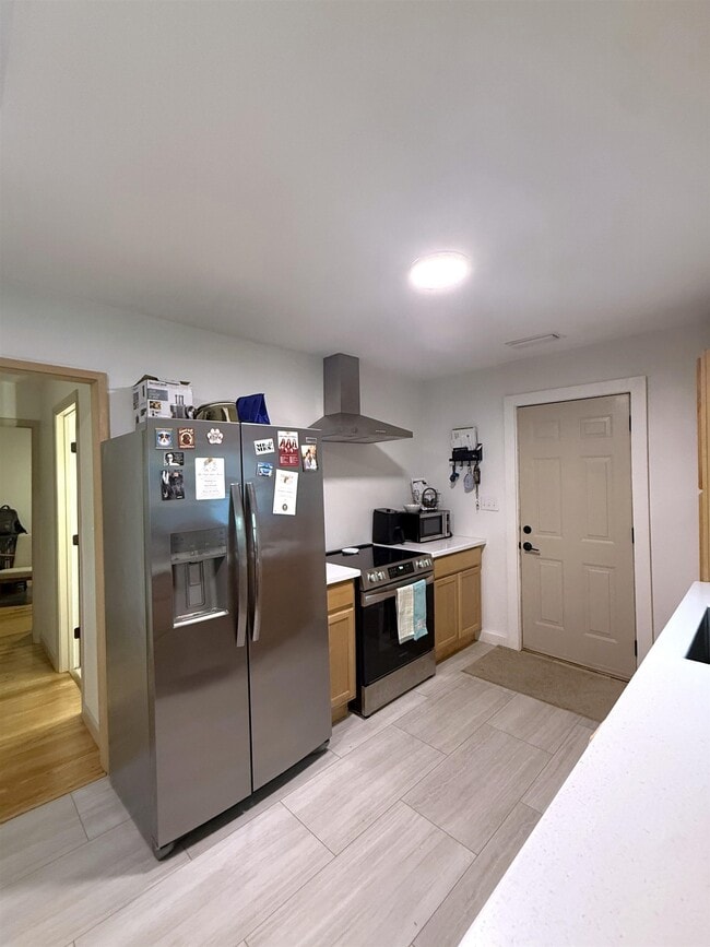 Building Photo - 629 Dart St