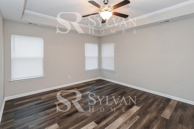 Building Photo - Lease today! No extra charge for contentment and relaxation!