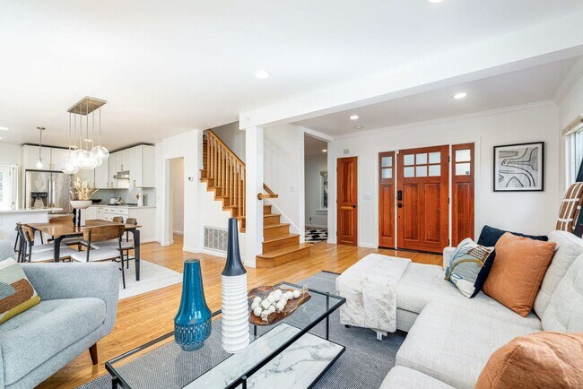 Building Photo - Wonderful Rockridge Home for Lease