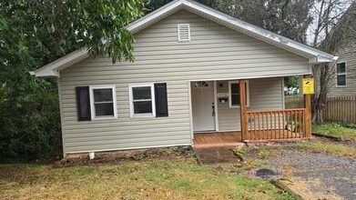 Building Photo - 608 Wilson Ave
