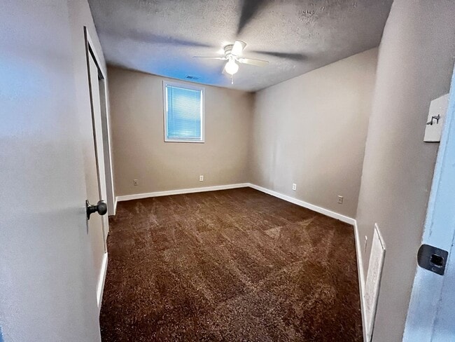 Building Photo - Charming 3 Bed and 1 Bath Home