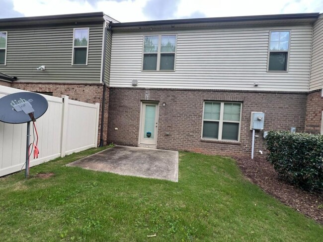 Building Photo - 409 Chanson Dr