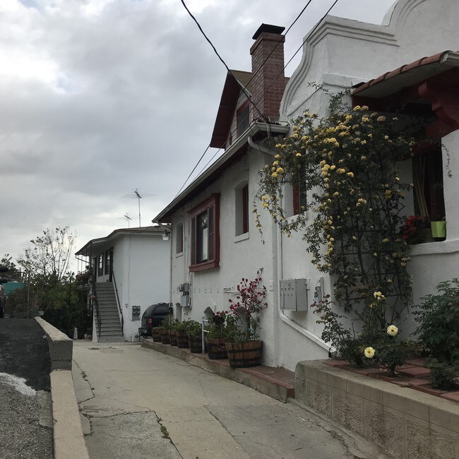 Building Photo - 1466 Ridge Way