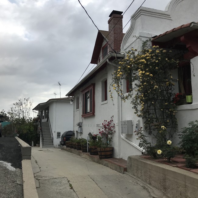 Primary Photo - 1466 Ridge Way