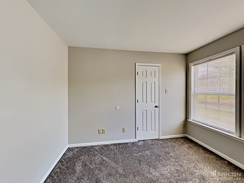 Building Photo - 6255 White Rabbit Pl