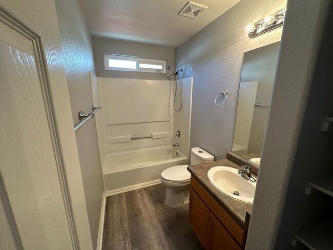 Building Photo - MOVE IN SPECIAL!! DEPOSIT MOVES YOU IN!!!