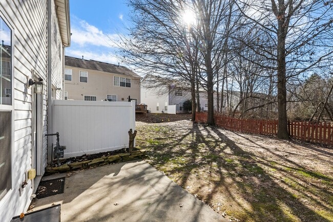 Building Photo - 2/2.5 Townhome in Great Flowery Branch loc...