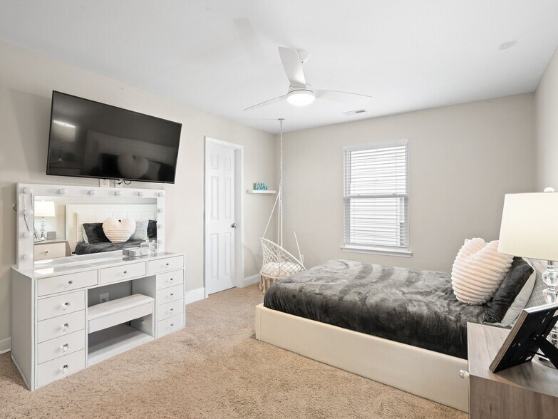 Building Photo - 6179 Kilchurn Dr
