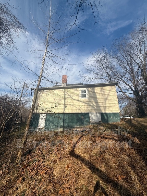 Building Photo - 325 Jackson St