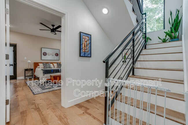 Building Photo - 211 Gibson