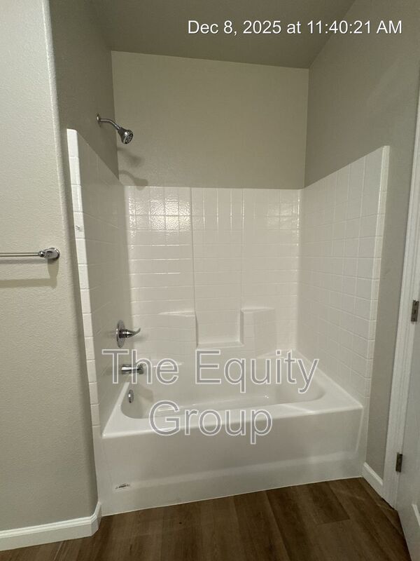 Building Photo - 514 S Summit St