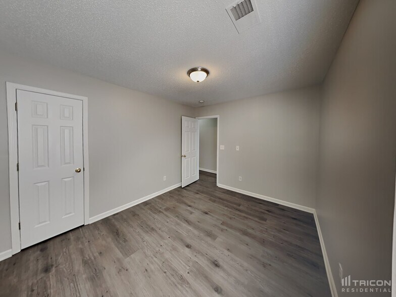 Building Photo - 105 W Waverly Pl Ct