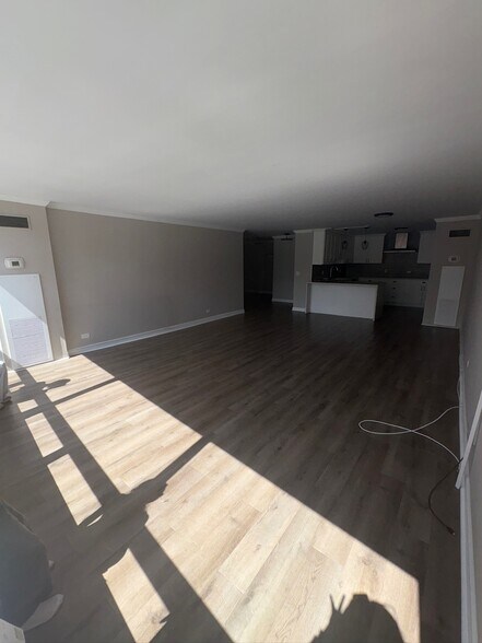 Building Photo - 110 E Delaware Plz