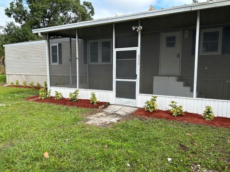 Primary Photo - 956 Southern Ave