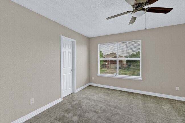 Building Photo - 6205 Winnebago Ct