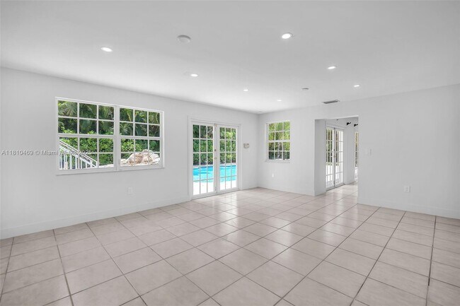 Building Photo - 1525 Trevino Ave