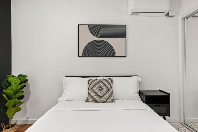 Building Photo - 10777 Ashton Ave