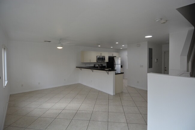 Building Photo - 324 NE 3rd St