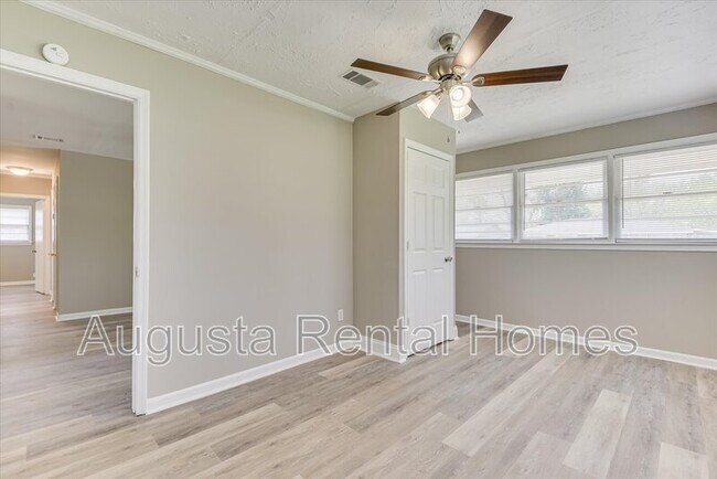 Building Photo - 623 Aiken St