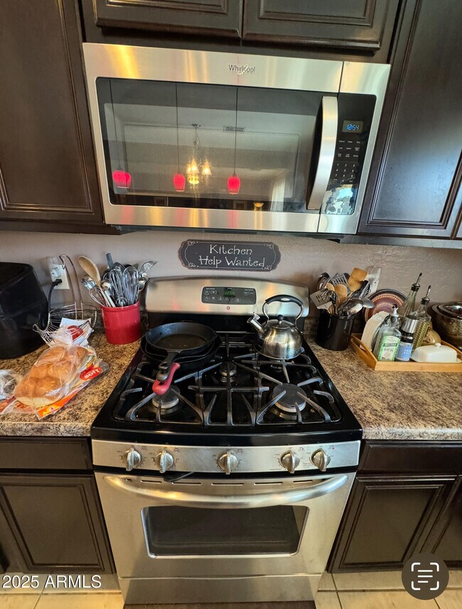 Building Photo - 40571 W Park Hill Dr