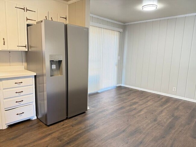 Building Photo - Renovated Multi-Story Brick House in East Nashville - Fenced in Yard