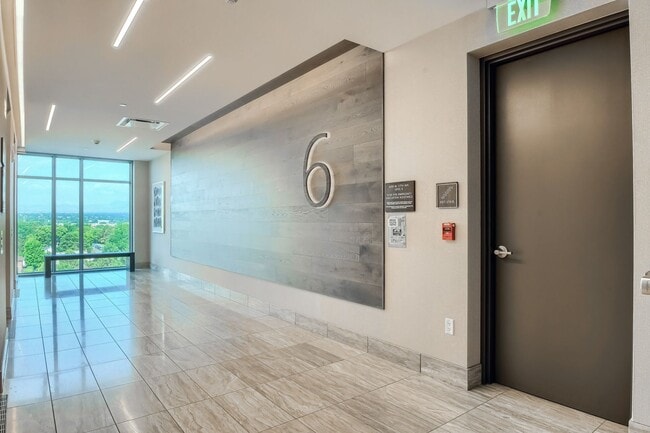 Building Photo - Two Bedroom Penthouse in Denver