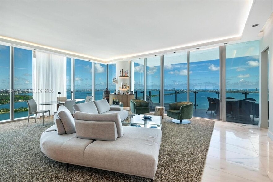 Building Photo - 700 NE 26th Terrace