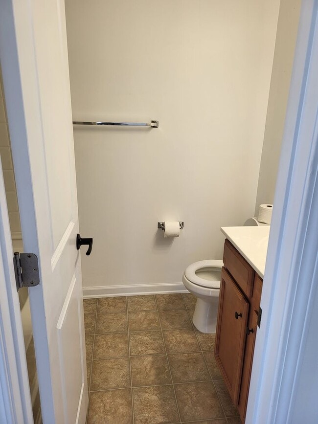 Building Photo - Welcome home to this charming second-floor 2 bedroom, 2 bath condo.