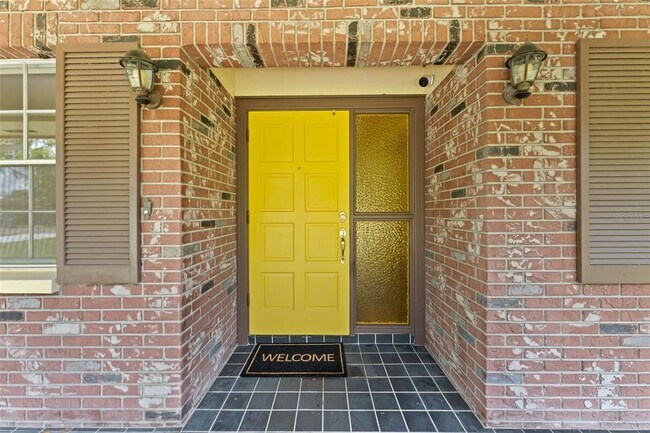 Building Photo - 1908 N Village Ave