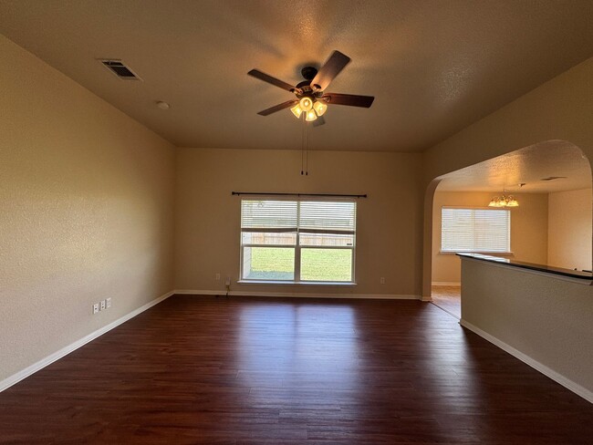 Building Photo - 7819 Woodbury Dr