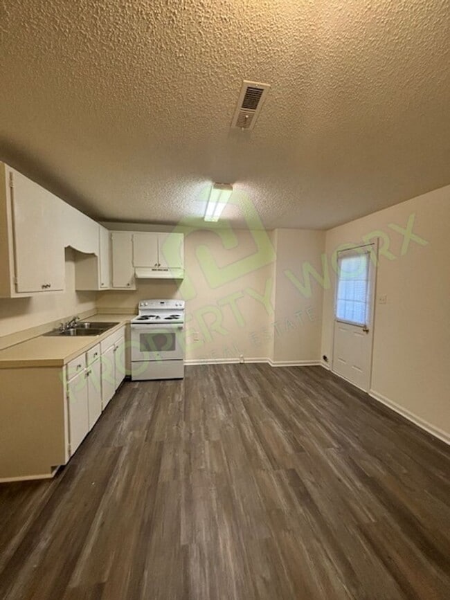 Building Photo - 2 Bedroom, 1.5 Bath Town Home in Sharpsburg, NC