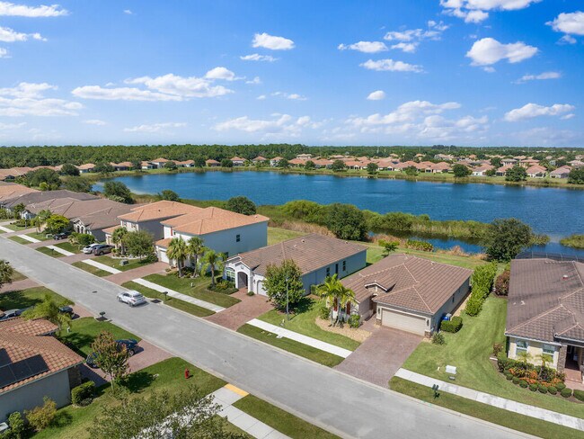 Building Photo - 1786 Berkshire Cir SW