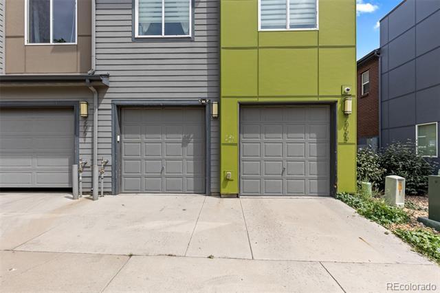 Building Photo - 2065 W 67th Pl