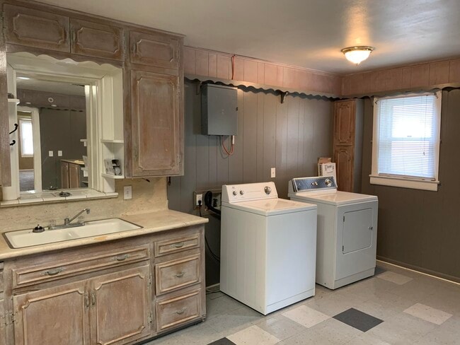 Building Photo - 2629 22nd St