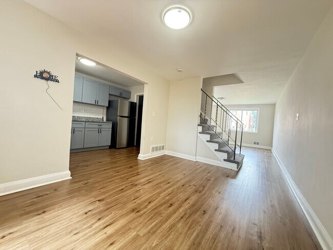 Building Photo - Four-Bedroom House in Parkville