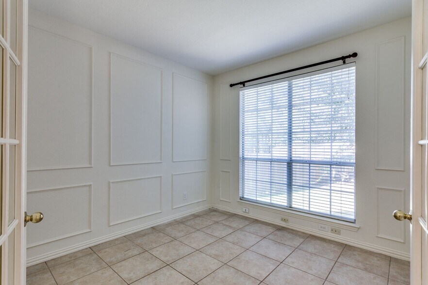 Building Photo - 2021 Broadleaf Dr