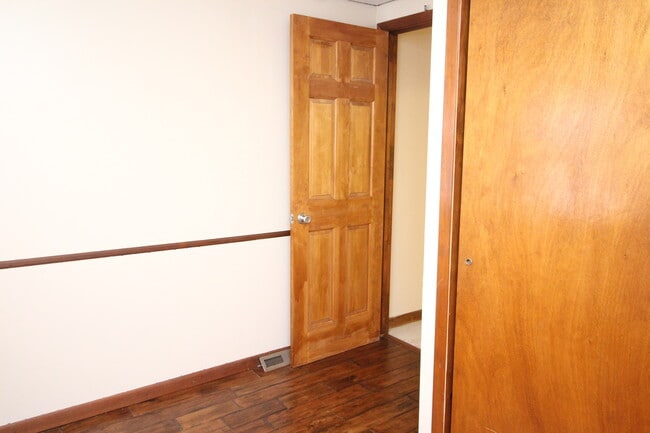 Building Photo - Charming Locust Point 2bd+Den/1ba Rowhome ...