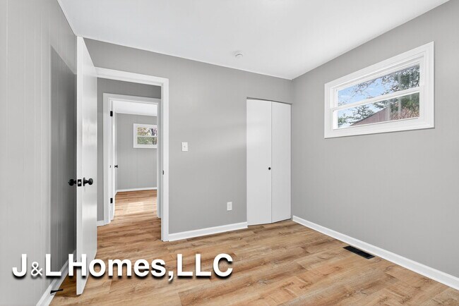 Building Photo - 1655 Westfield Dr N