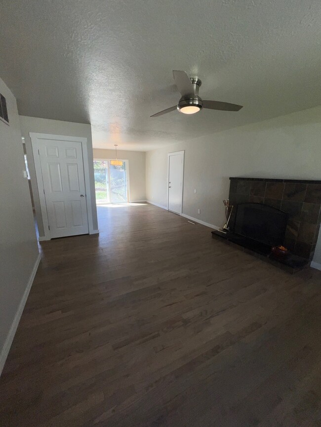 Building Photo - 3 Bed 2 Bath Home in Boise!