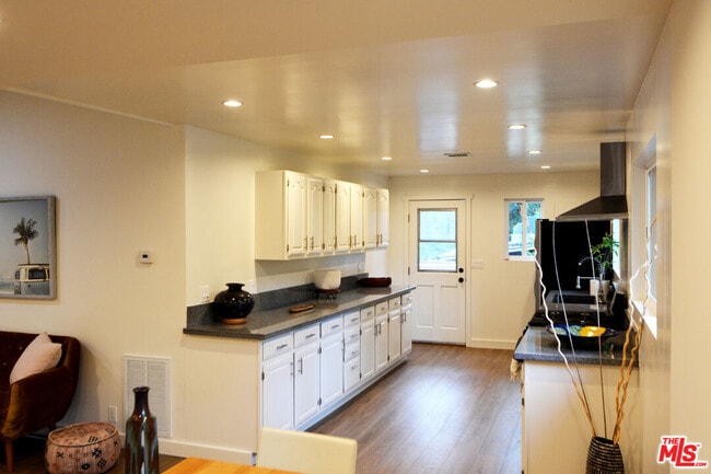 Building Photo - 1671 Happy Trail