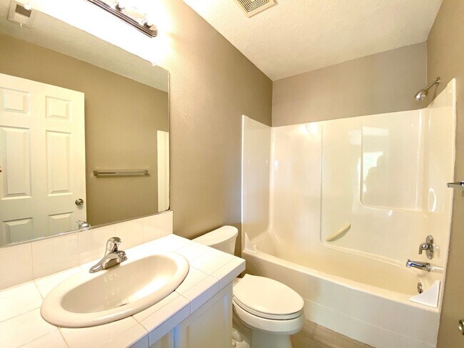 Building Photo - Neat and Tidy 3 BR, 2.5 BA Home Located Near Progress Ridge Townsquare - Coming soon!