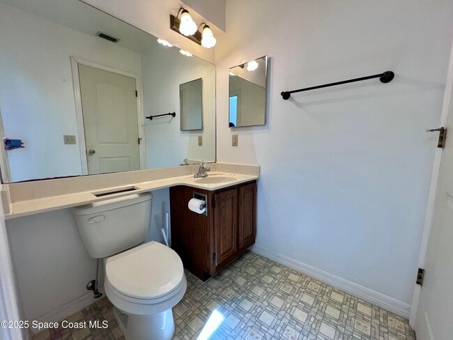Building Photo - 2326 Talmadge Dr