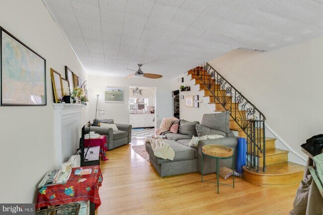 Building Photo - 1922 S Camac St