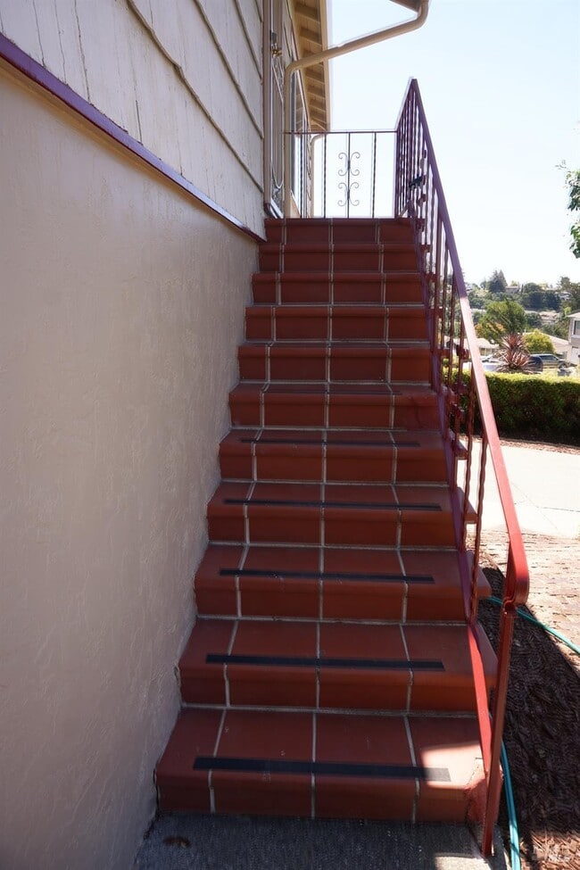 Building Photo - 142 El Poco Pl