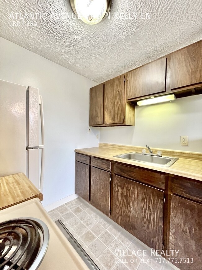 Building Photo - END UNIT! Affordable Red Lion 1-bed with o...