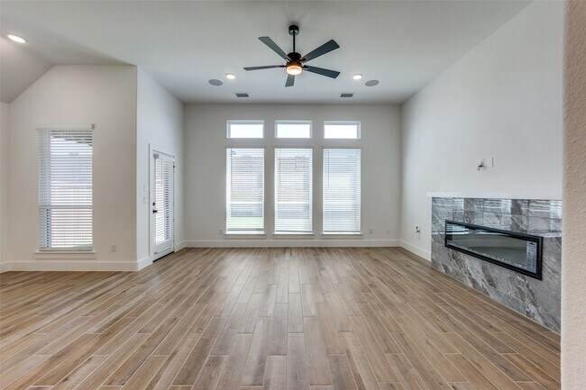 Building Photo - 6204 Mulberry Creek Ln