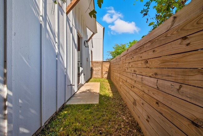 Building Photo - 1412 Weiss St