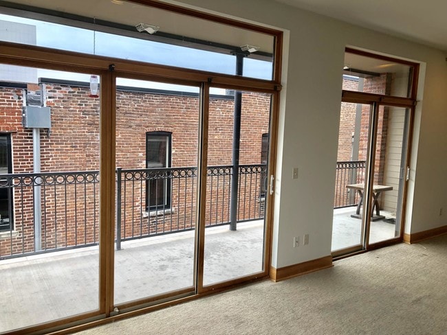 Building Photo - 905 Alley A